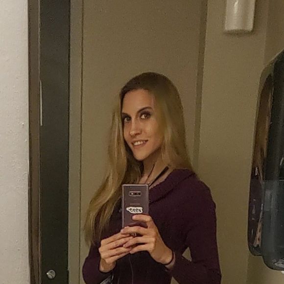 Meet your Posher, Allison - Picture 1 of 1